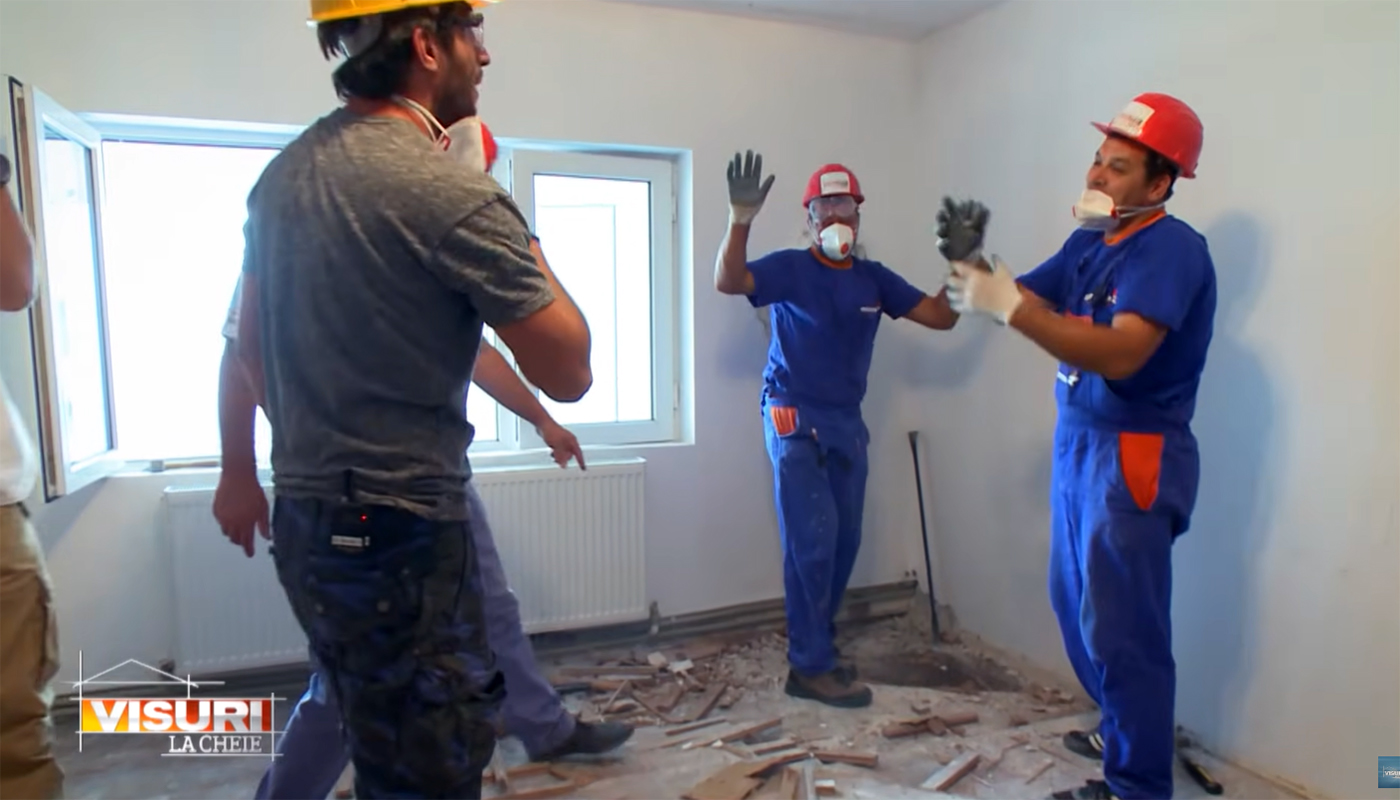 Dragoș Bucur la Visuri la Cheie, în apartamentul din Fetești, cu parchetul scos