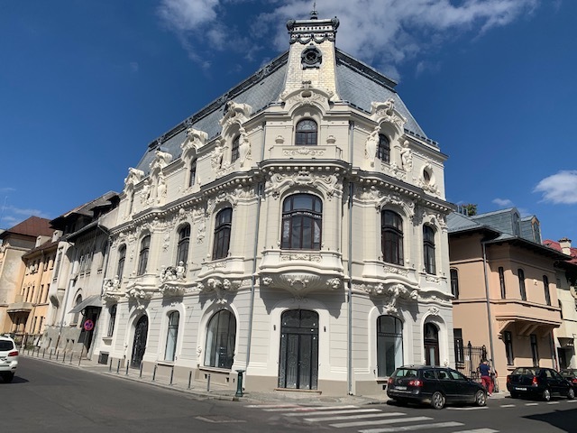 Edmond Niculușcă: Muzeele din București au nevoie de cafenele pentru a atrage publicul