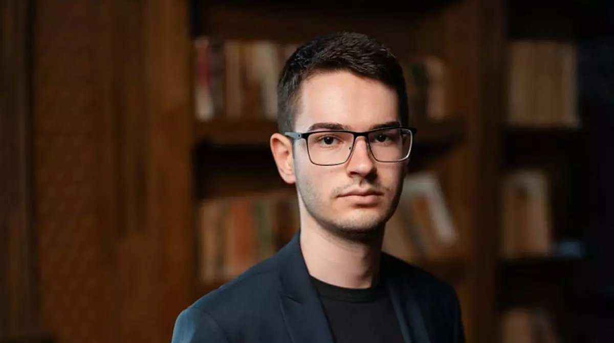 Emanuel Mazăre, olimpic la matematică, medaliat cu aur