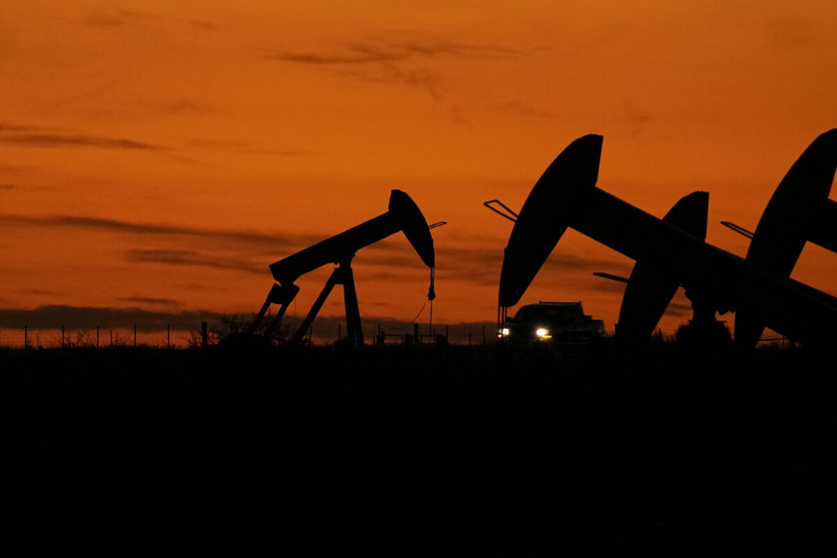 Hartă cu Strâmtoarea Ormuz și rutele petroliere alternative