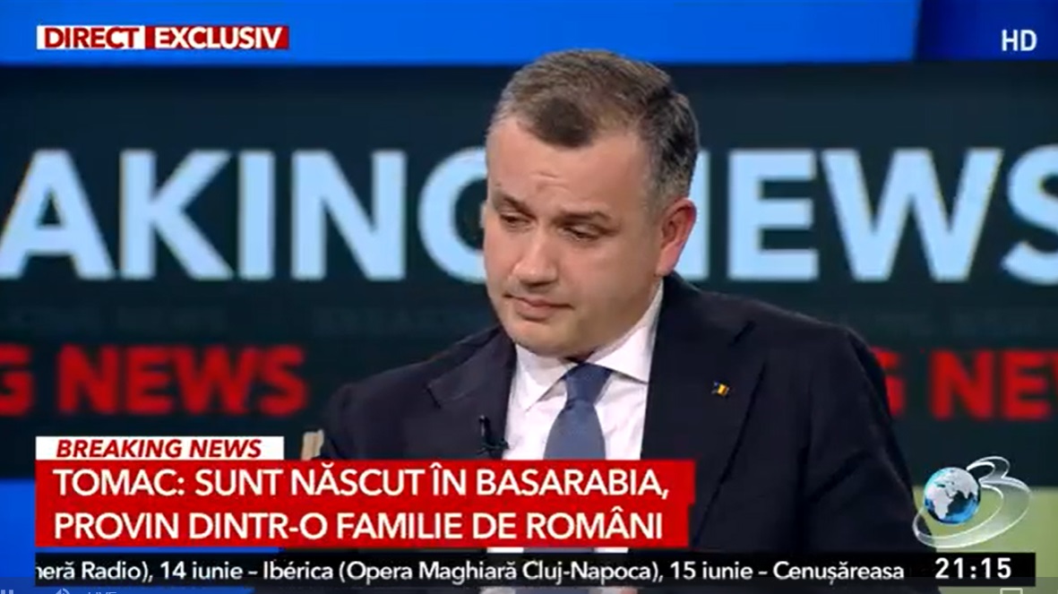 Eugen Tomac în timpul interviului la Antena 3