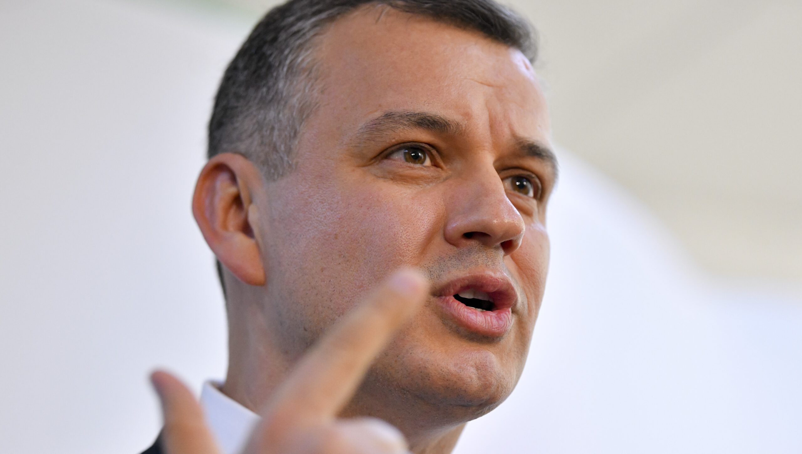 Eugen Tomac la o conferință de presă