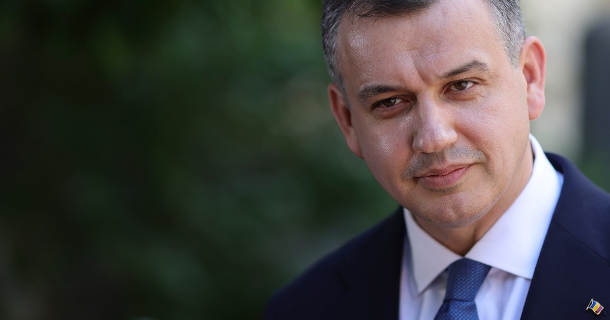 Eugen Tomac la o conferință de presă
