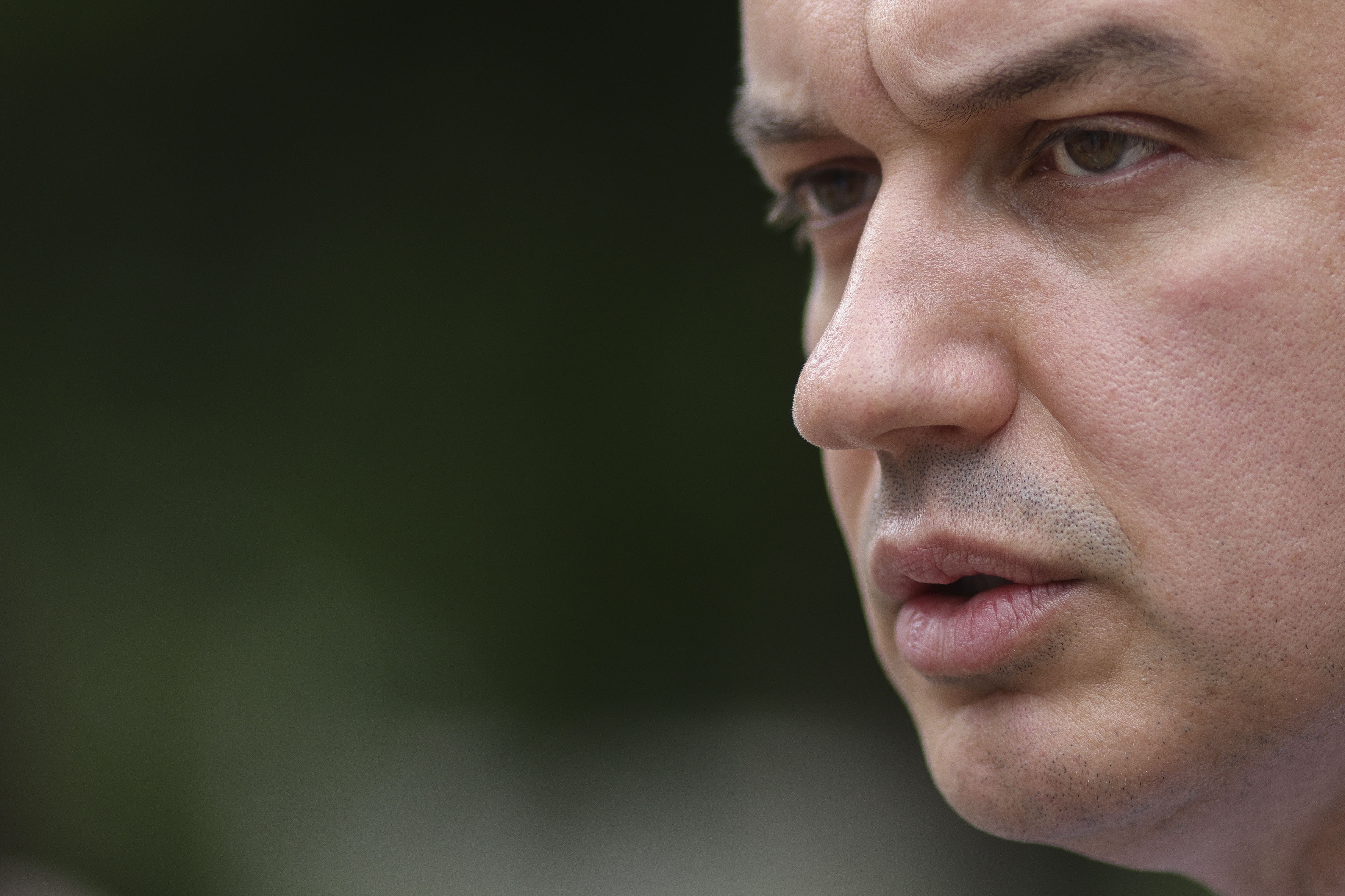 Eugen Tomac în timpul unei conferințe de presă
