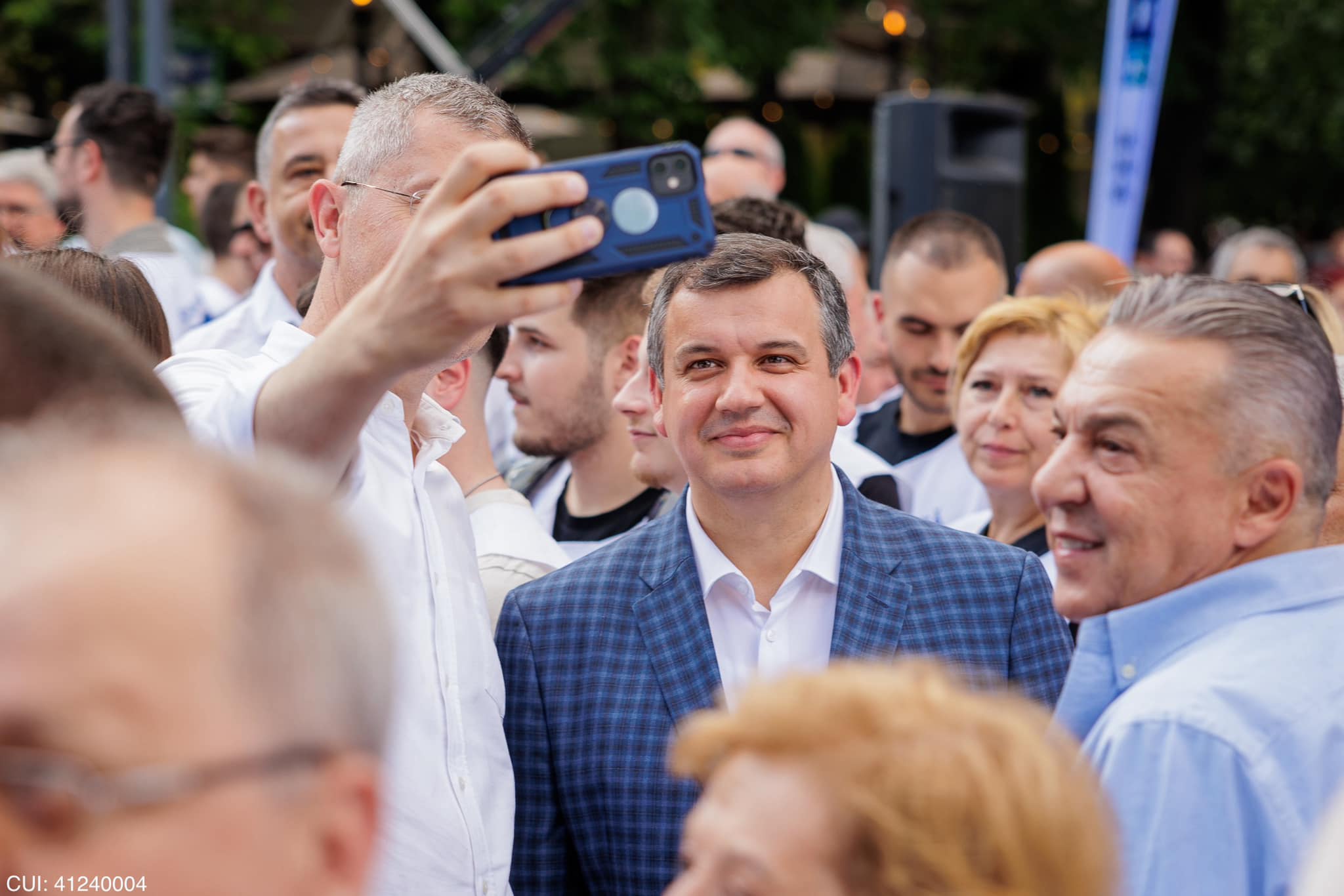 Eugen Tomac la microfon în Parlamentul European