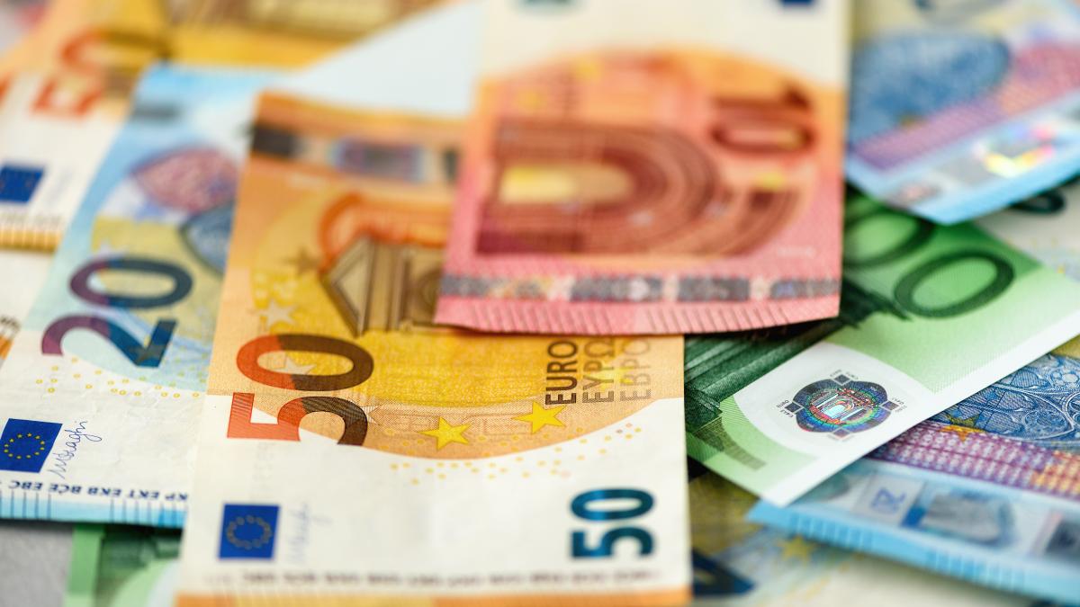 Euro digital reprezentat grafic pe un ecran