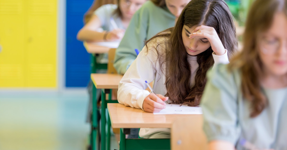 Elevi la examenul de matematică - Evaluarea Națională 2026