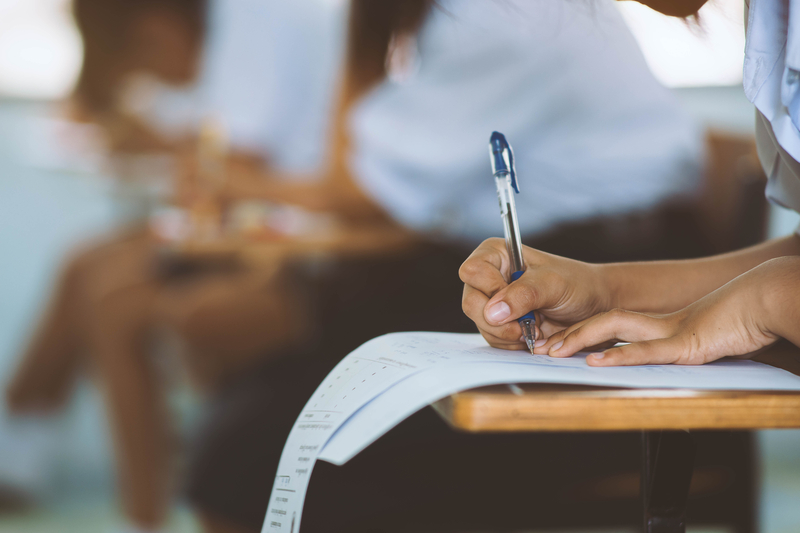 Evaluarea Națională 2026 începe astăzi cu proba la Limba Română pentru peste 148.000 de elevi