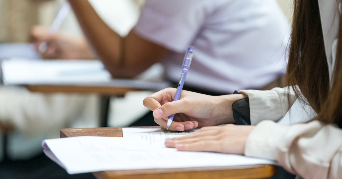 Evaluarea Națională 2026 se încheie cu proba la limba maternă, ultimul examen pentru absolvenții de clasa a VIII-a