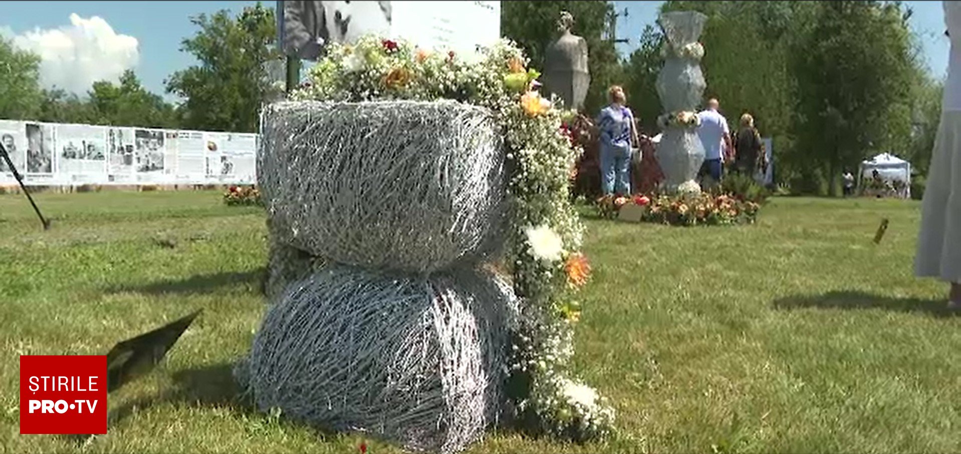 Instalații florale inspirate din operele lui Brâncuși la Hobița