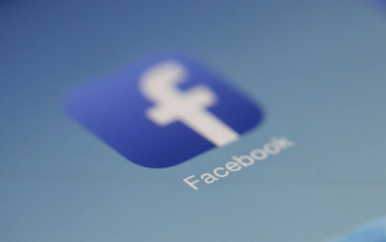 Eroare Facebook - Sorry, something went wrong