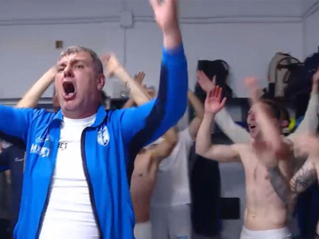 Jucătorii FC Voluntari sărbătoresc promovarea în vestiar