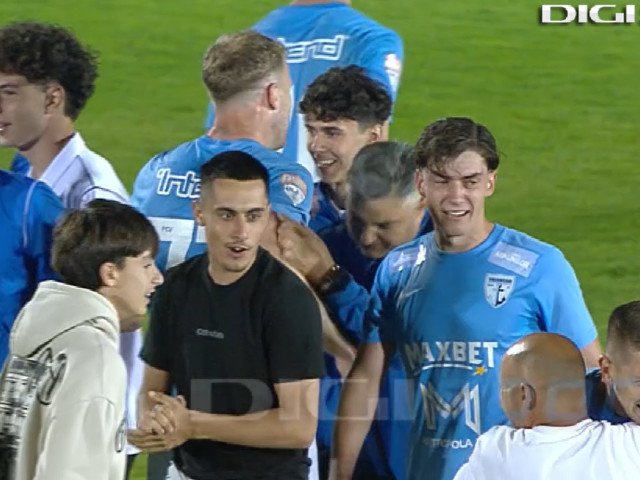 Jucătorii FC Voluntari sărbătoresc promovarea în SuperLigă pe teren