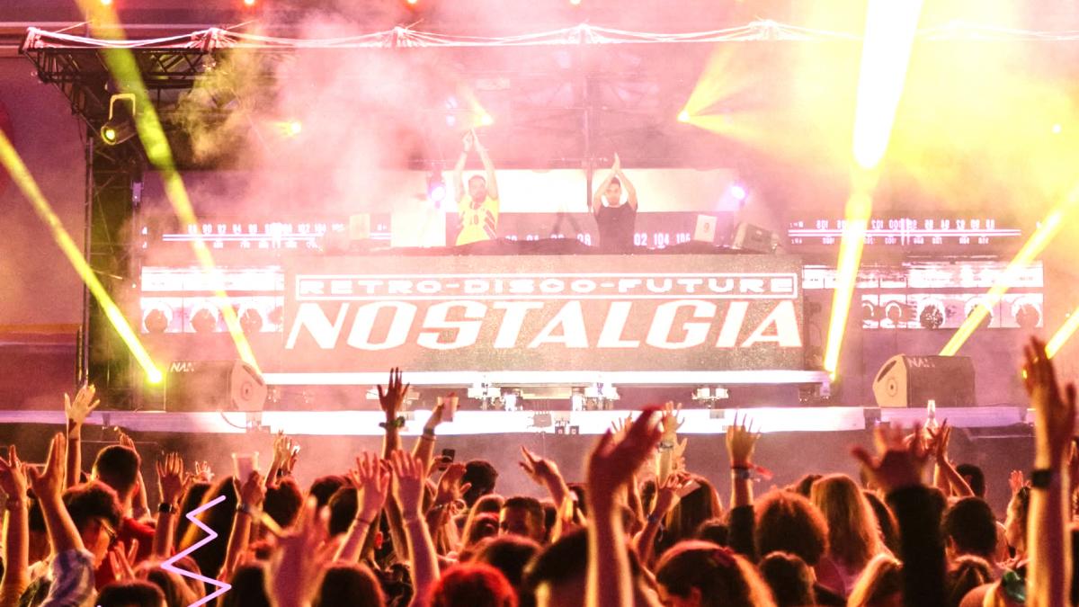 Festivalul Nostalgia 2026 - afiș cu artiști și program