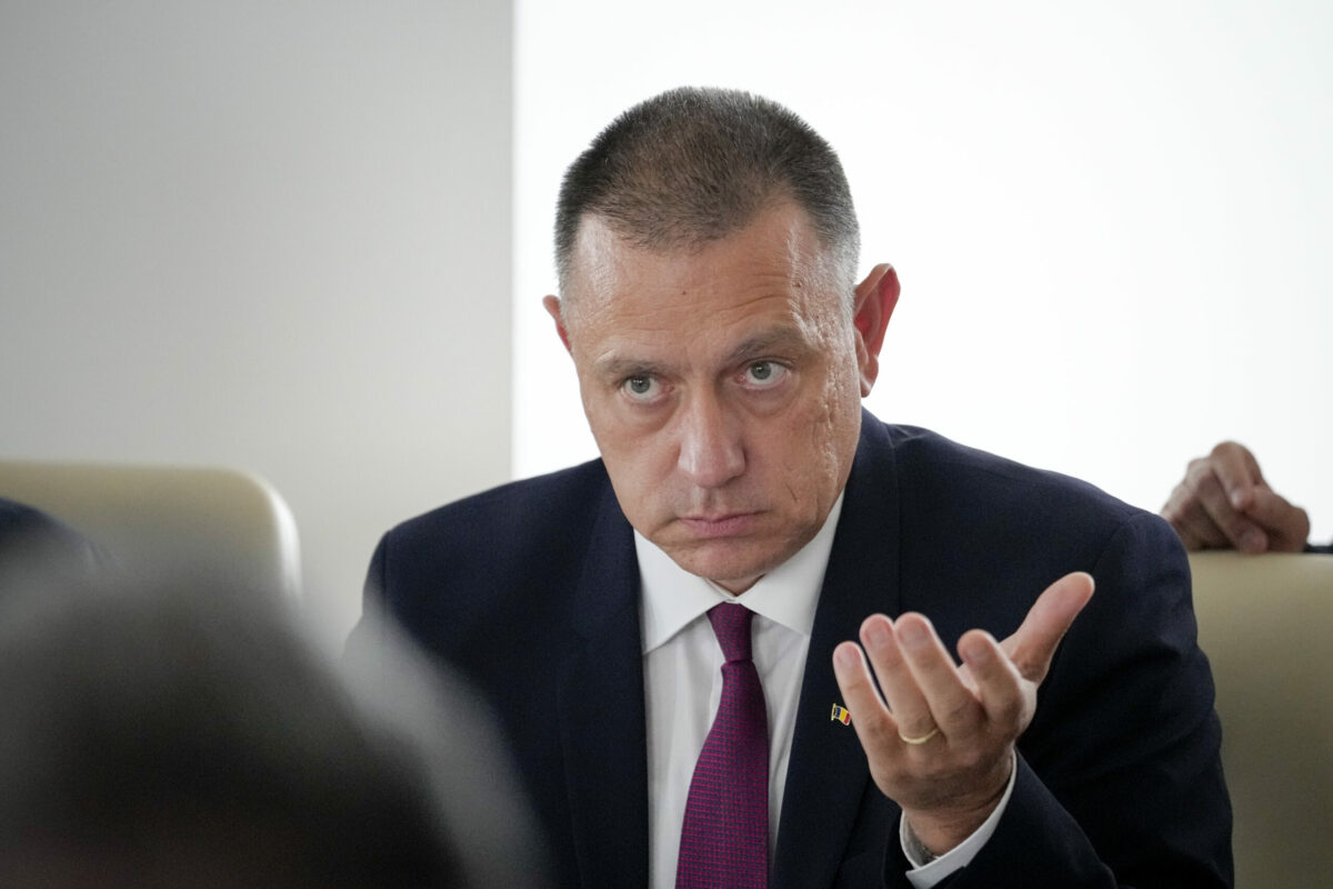 Mihai Fifor, deputat PSD, vorbind la microfon