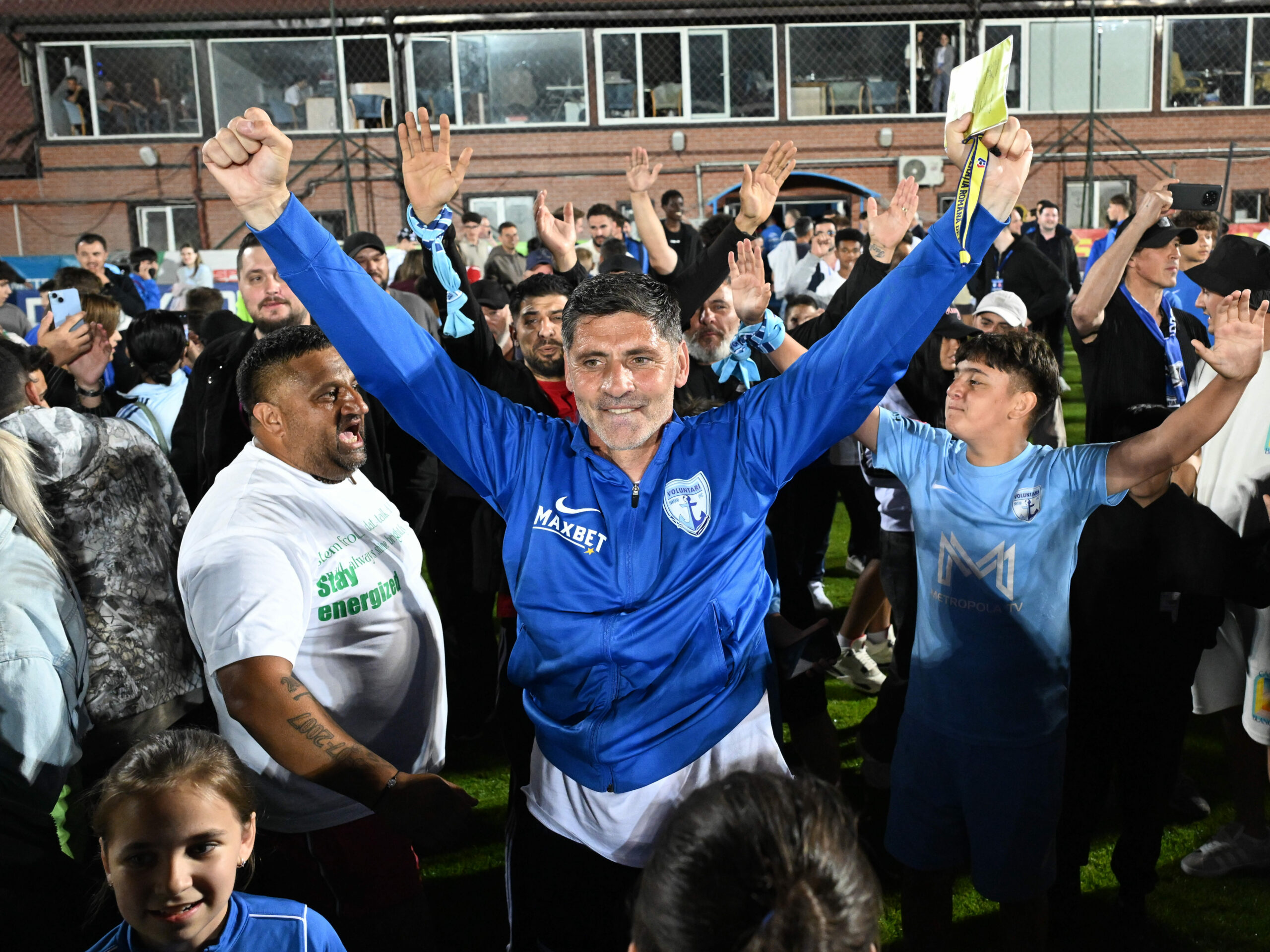 Florin Pîrvu, antrenor FC Voluntari, plângând la interviu după promovare