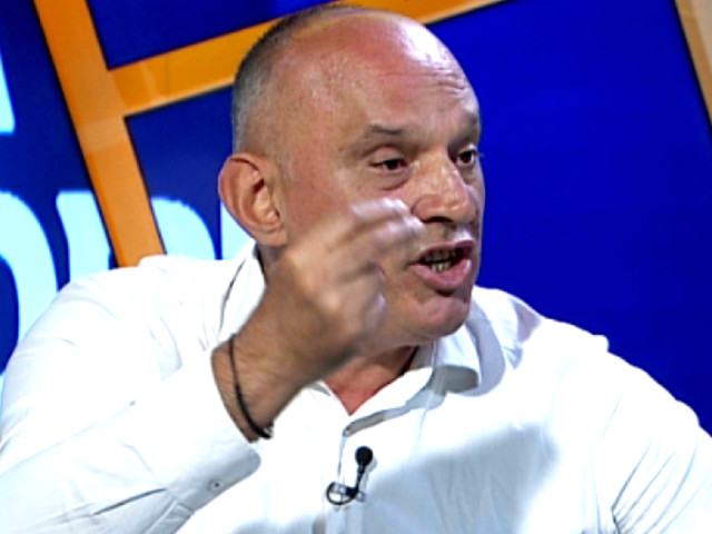 Florin Prunea la o conferință de presă