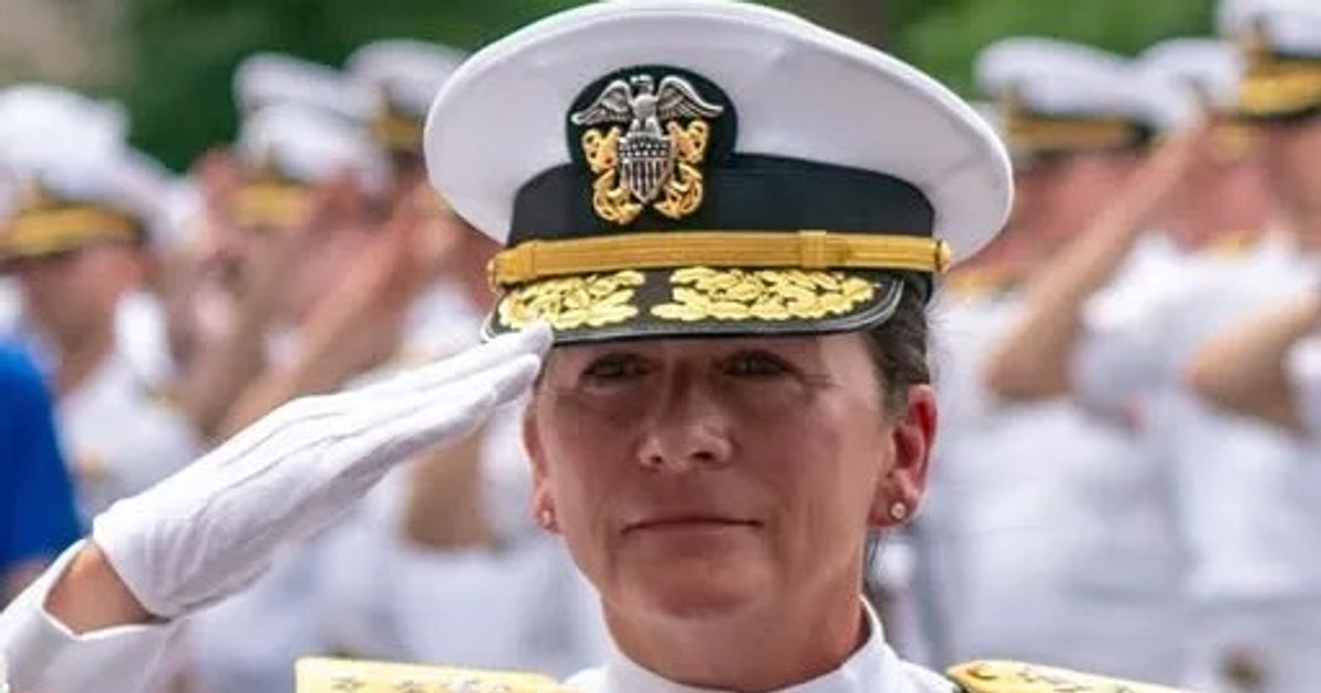 Fost amiral demis de Pentagon, Nancy Lacore, avansează în turul doi al primarelor democrate din Carolina de Sud