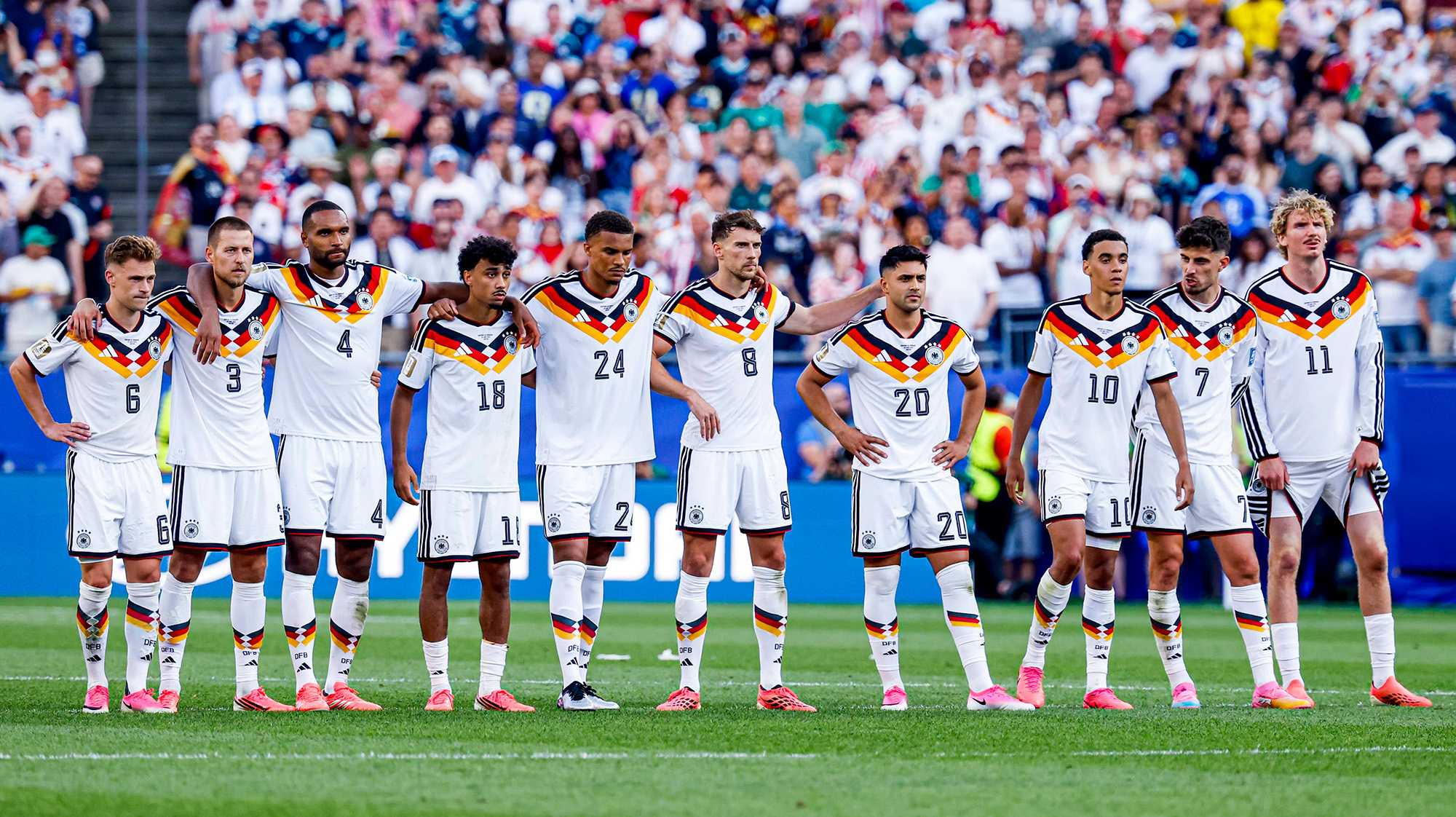 Julian Nagelsmann privind dezamăgit după eliminarea Germaniei de la Cupa Mondială 2026