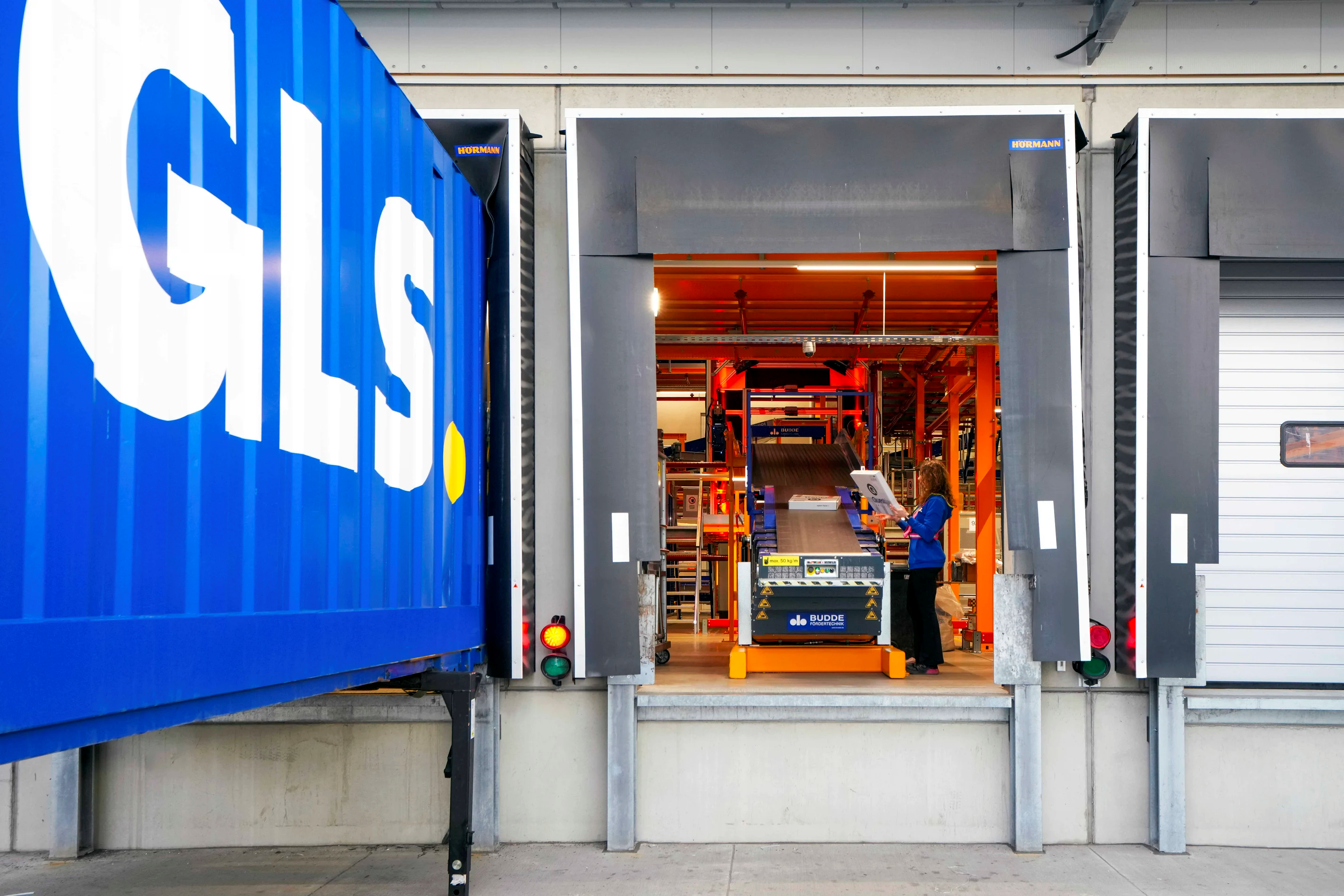 GLS România investește în extinderea hub-ului și a rețelei Out of Home