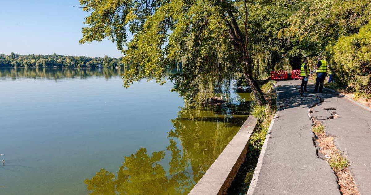 Lacul Herăstrău în timpul golirii pentru reabilitare