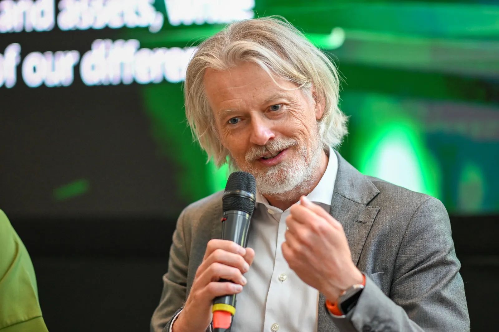Symfonia integrează Softeh și NextUp în România