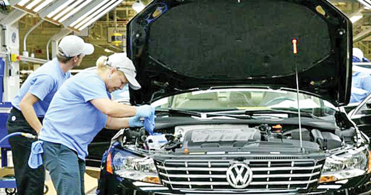 Guvernul german vrea să prevină închiderea fabricilor Volkswagen, dar decizia finală aparține companiei