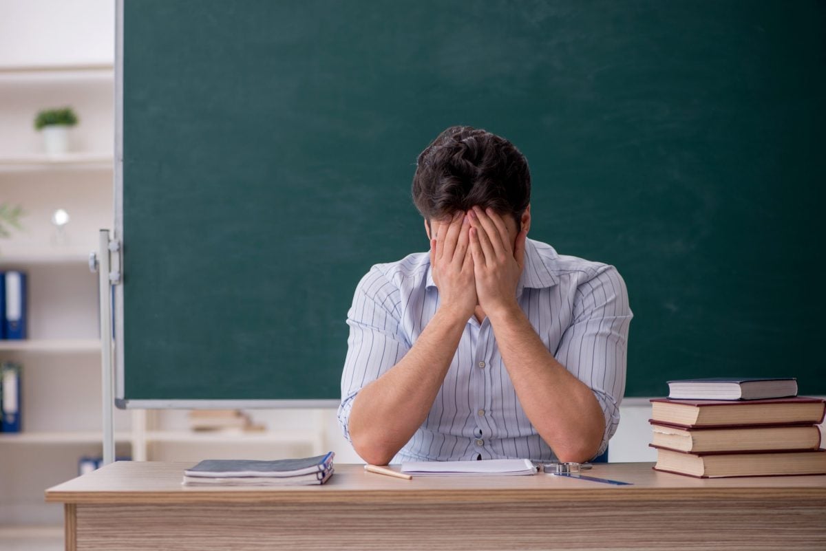 Guvernul propune indemnizație fixă de 400 de lei brut pentru diriginți. Unii profesori pierd bani