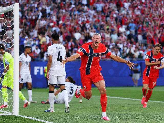 Erling Haaland sărbătorind un gol pentru Norvegia în meciul cu Irak