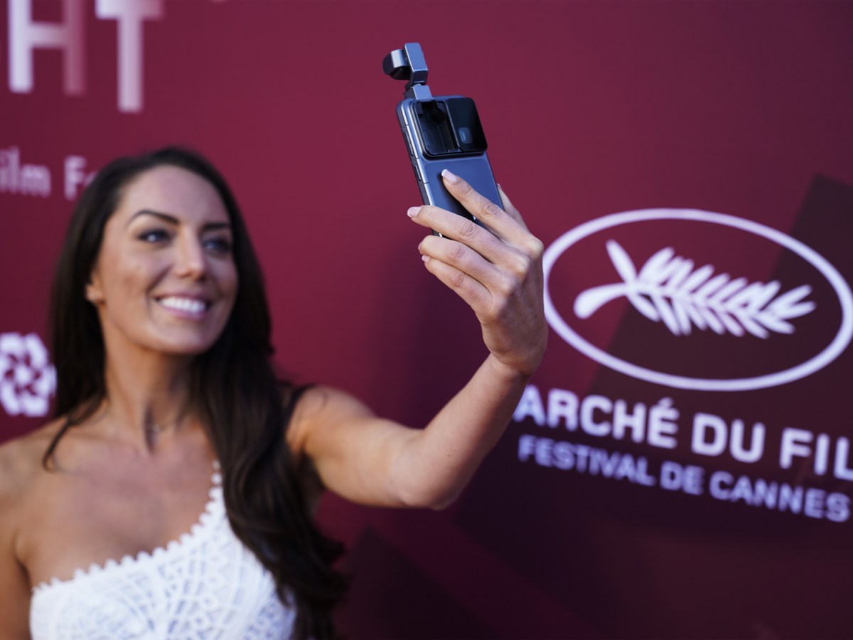 Honor pregătește mai multe generații pentru Robot Phone, lansarea rămâne în T3 2026