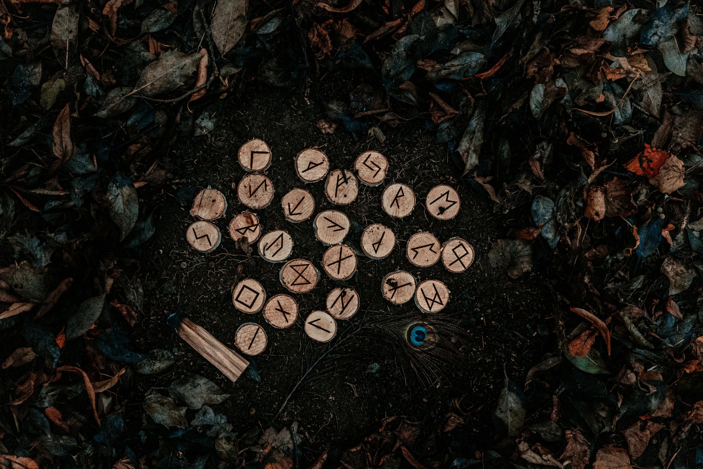 Horoscop rune 26 iunie 2026: Kenaz inversat avertizează Vărsătorul despre posibile înșelătorii