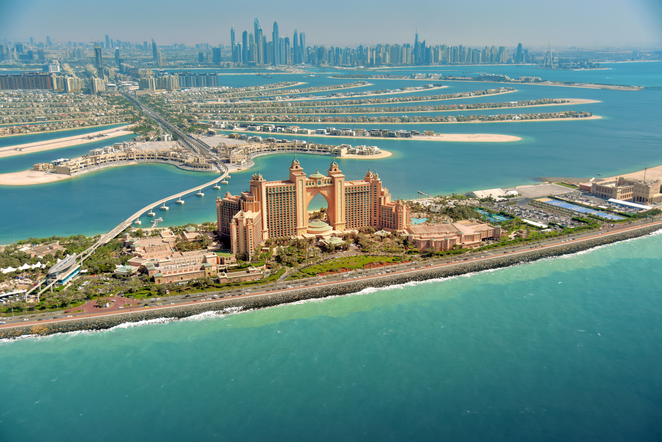 Hotelurile de lux din Dubai, reduse la a atrage localnici din cauza războiului: reduceri de până la 50%