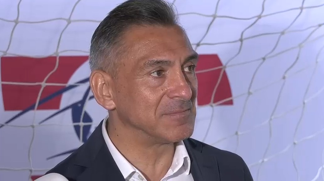 Ilie Dumitrescu vorbind la o emisiune sportivă