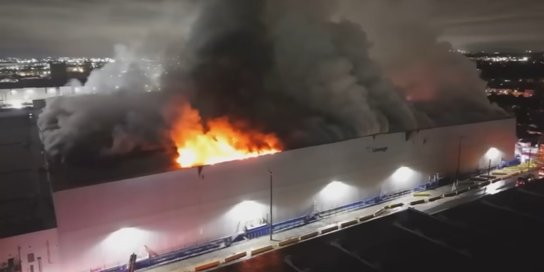 Incendiu la un depozit din Los Angeles