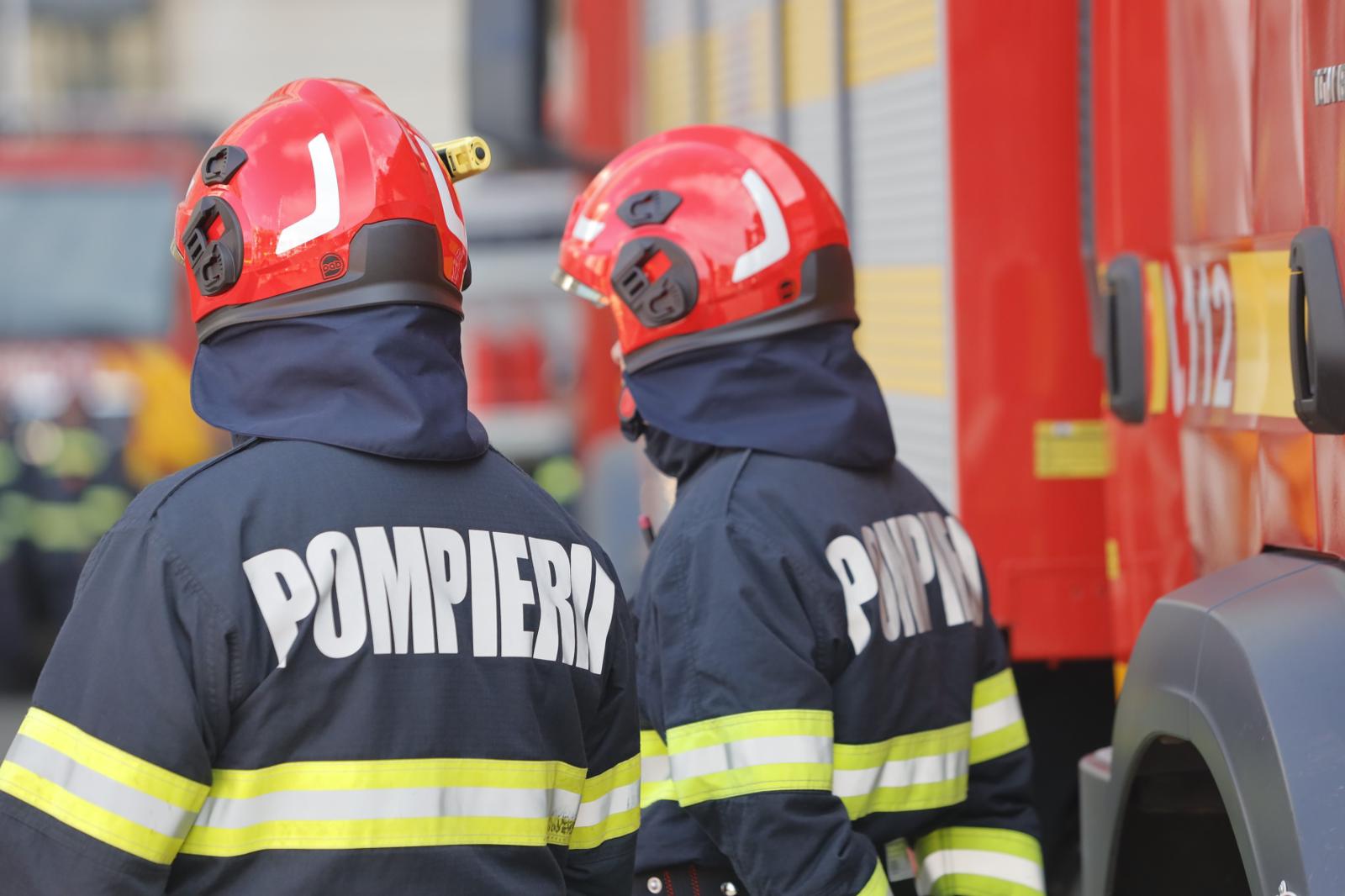Incendiu la un depozit de fier vechi din Portul Agigea
