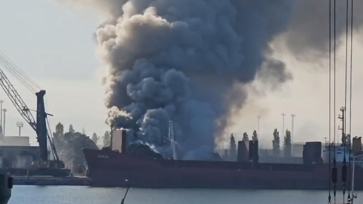 Incendiu Portul Agigea degajări fum
