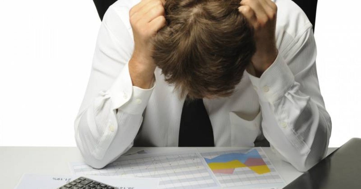 Grafic cu evoluția inflației și incertitudinii economice în Europa