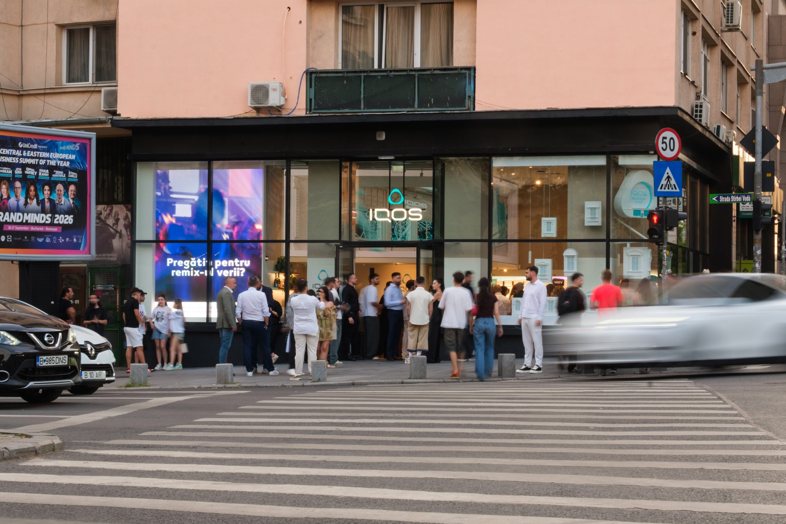 IQOS deschide un flagship store pe Calea Victoriei, cu instalație imersivă semnată Sebastian Comănescu