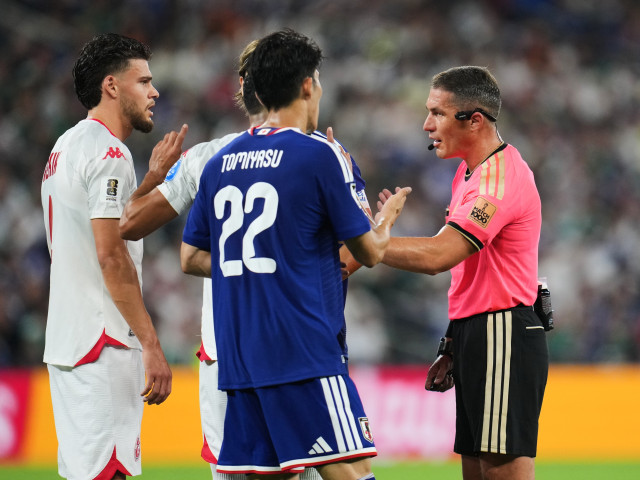 Istvan Kovacs arbitrează meciul Tunisia - Japonia la Cupa Mondială 2026