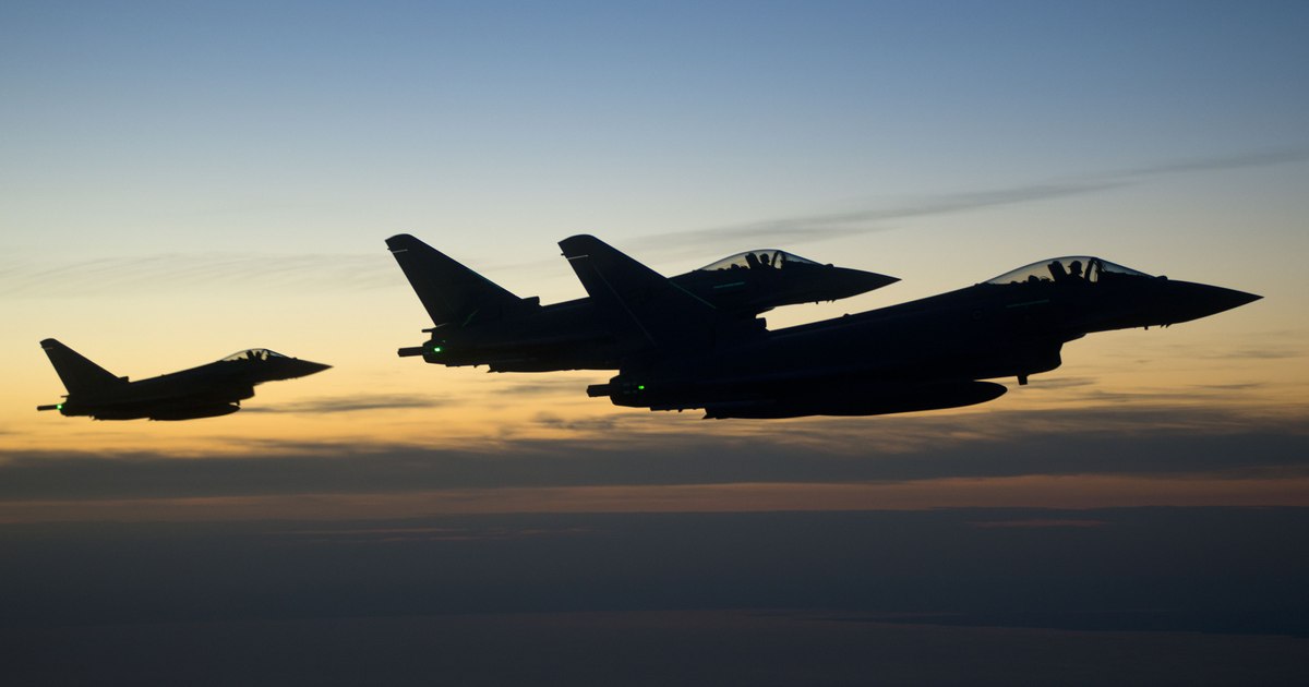 Eurofighter Typhoon al Forțelor Aeriene Italiene pe pista Bazei 57 Aeriene Mihail Kogălniceanu
