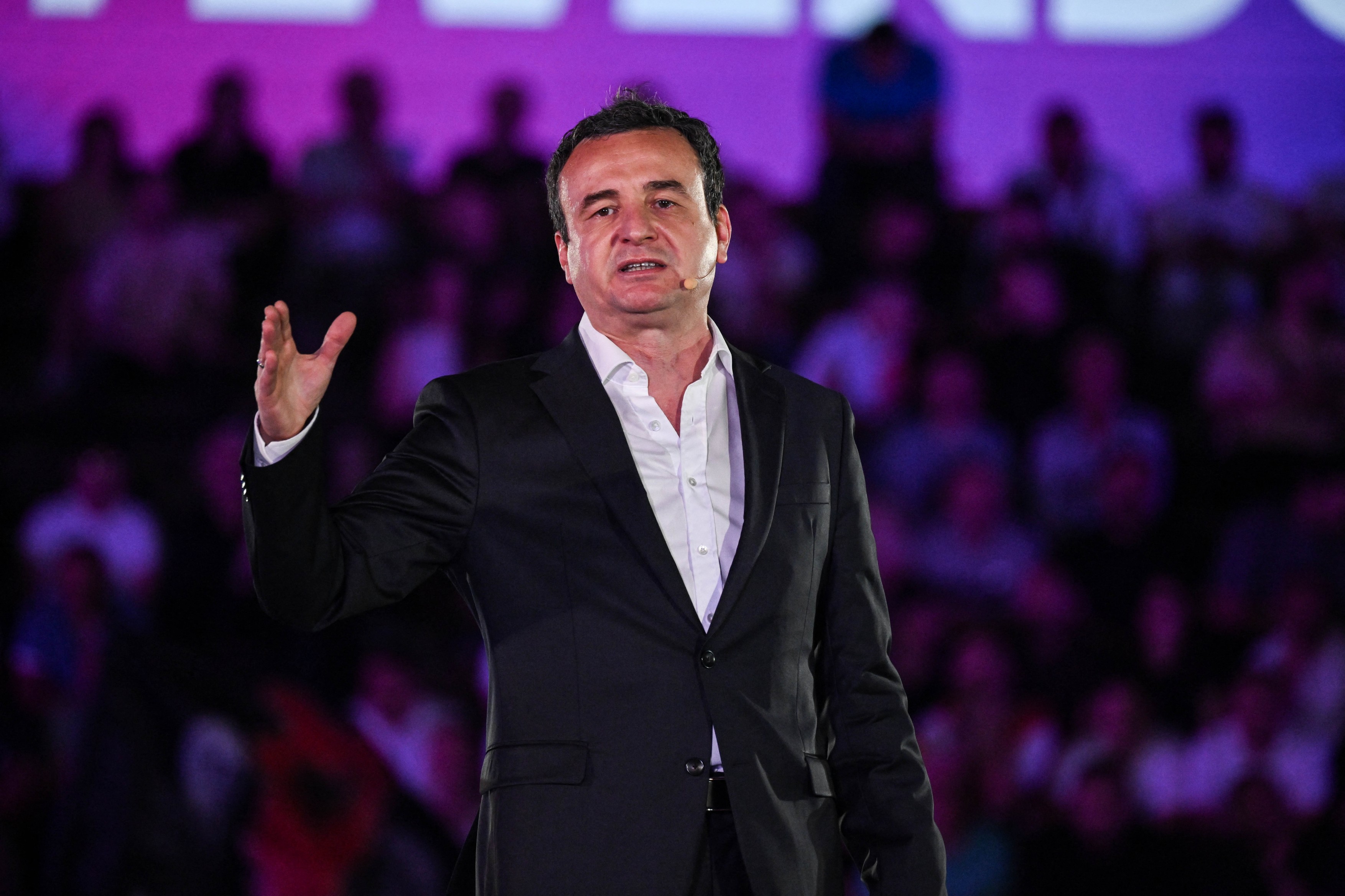 Kosovarii votează duminică în alegeri parlamentare, al treilea scrutin în 18 luni, pentru a ieși din criza politică