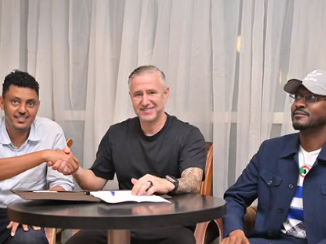 Laurențiu Reghecampf a semnat prelungirea contractului cu Al-Hilal Omdurman după ce a câștigat două titluri în două țări diferite