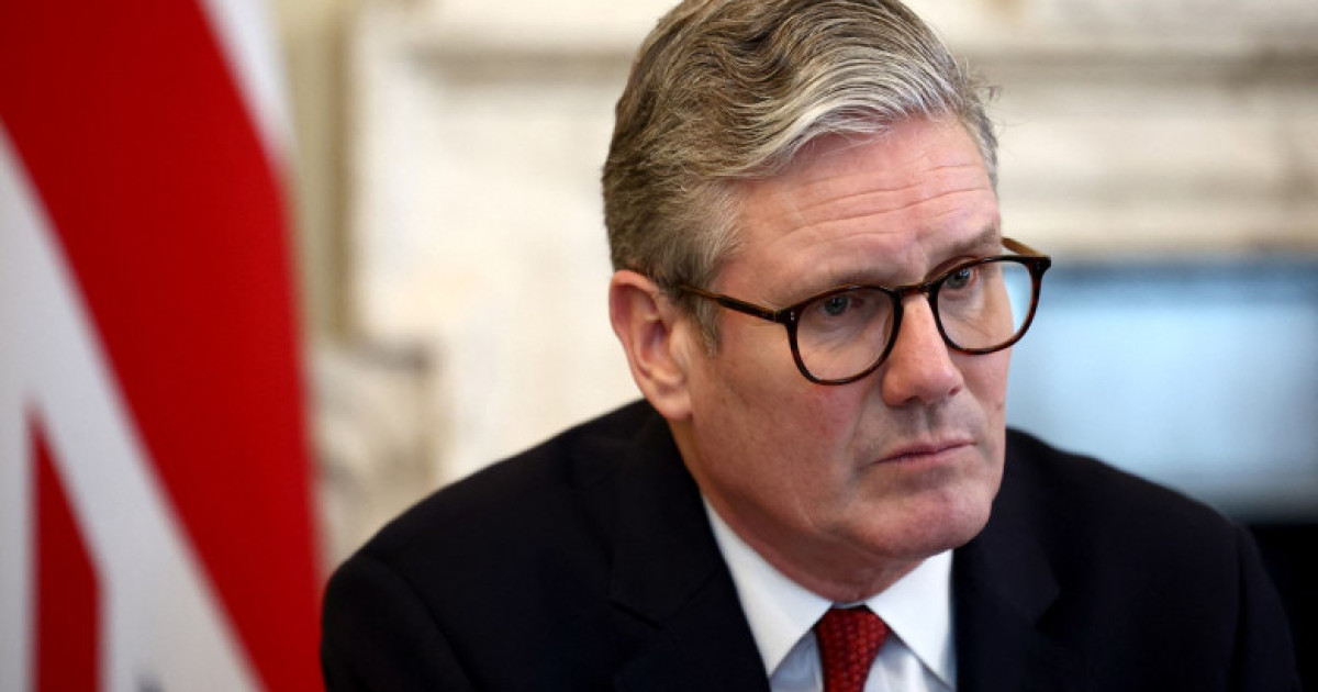 Premierul britanic Keir Starmer vorbind la Downing Street despre interdicția rețelelor sociale pentru copii