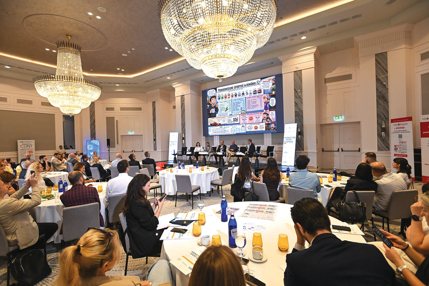 Conferință ZF Marketing&Sport Business cu vorbitori pe scenă