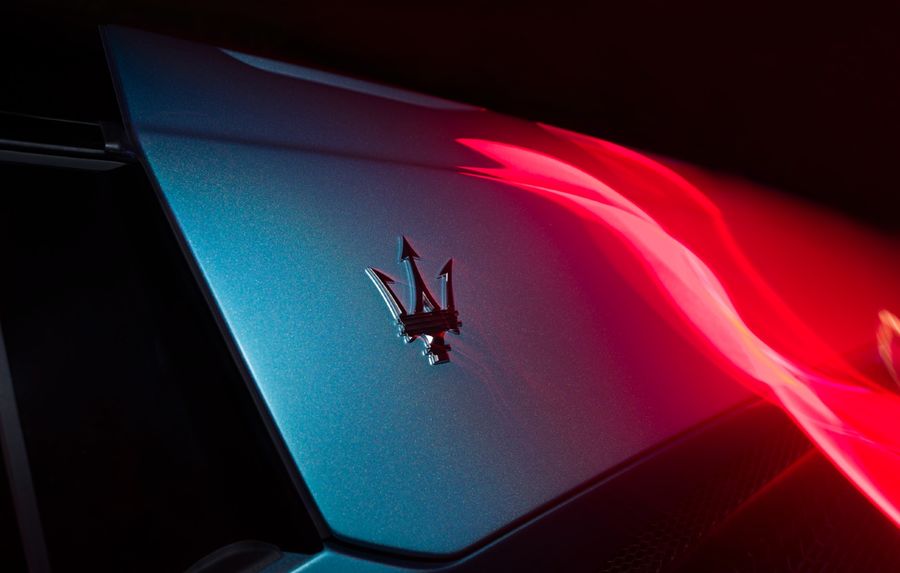 Maserati supercar concept cu transmisie manuală