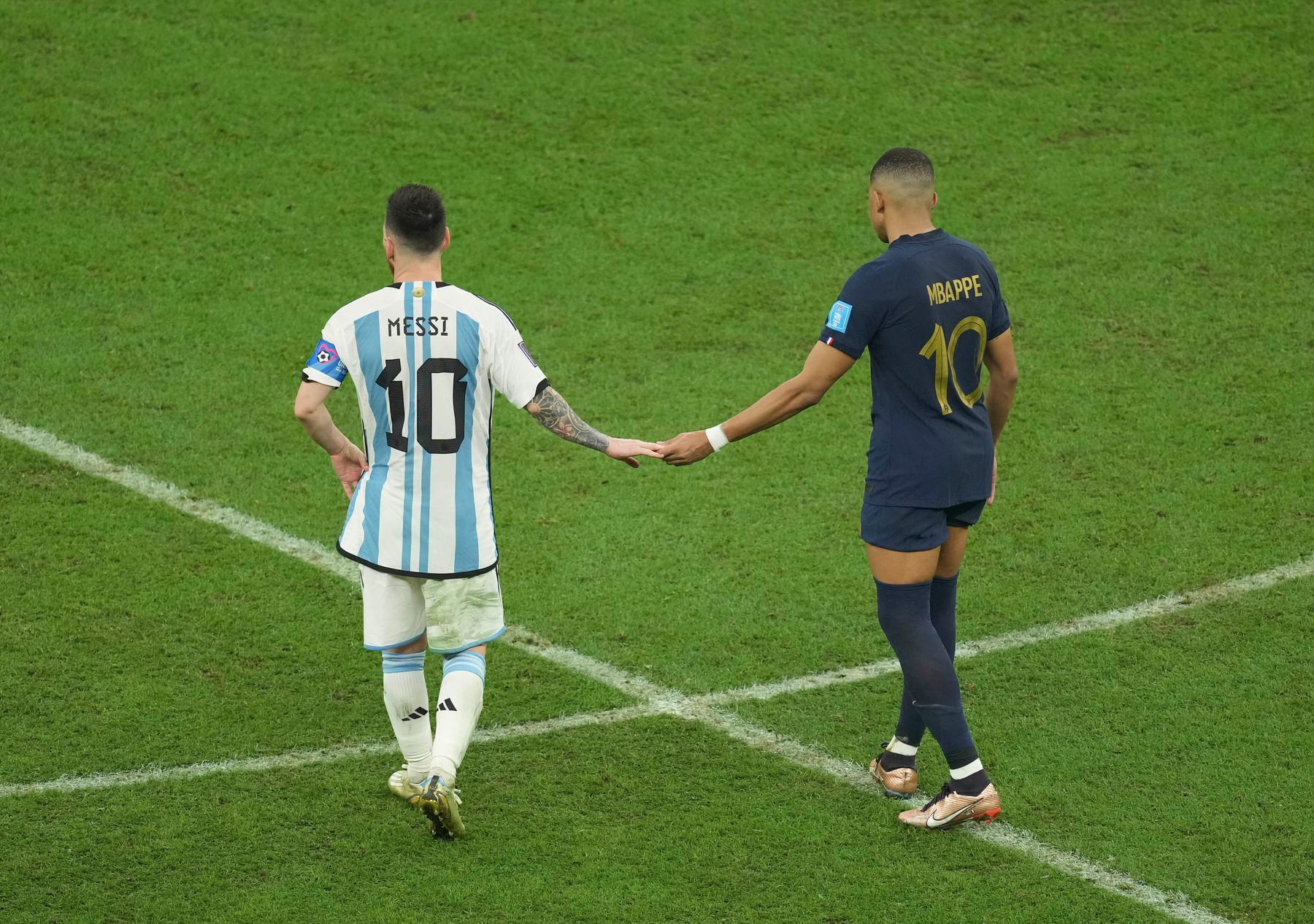 Kylian Mbappe și Leo Messi în timpul Campionatului Mondial 2026