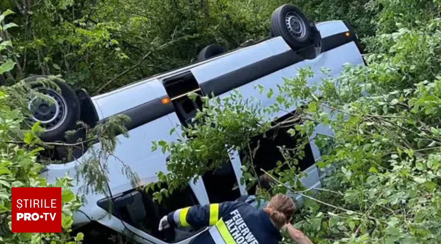 Accident microbuz români Austria râpă