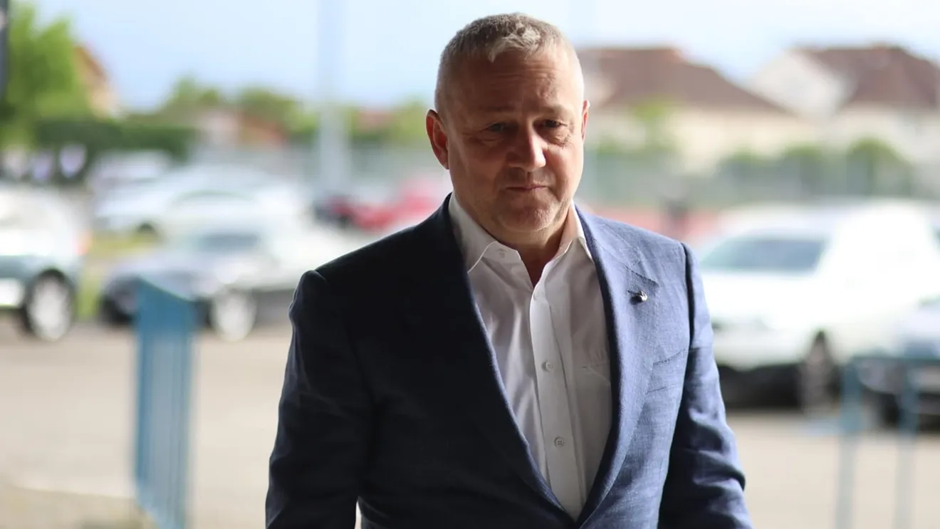 Mihai Rotaru, patronul Universității Craiova, vorbind la un podcast