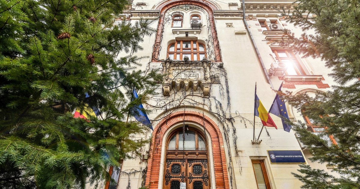 Ministerul Educației interzice cumulul funcției de inspector școlar cu funcții politice și sindicale