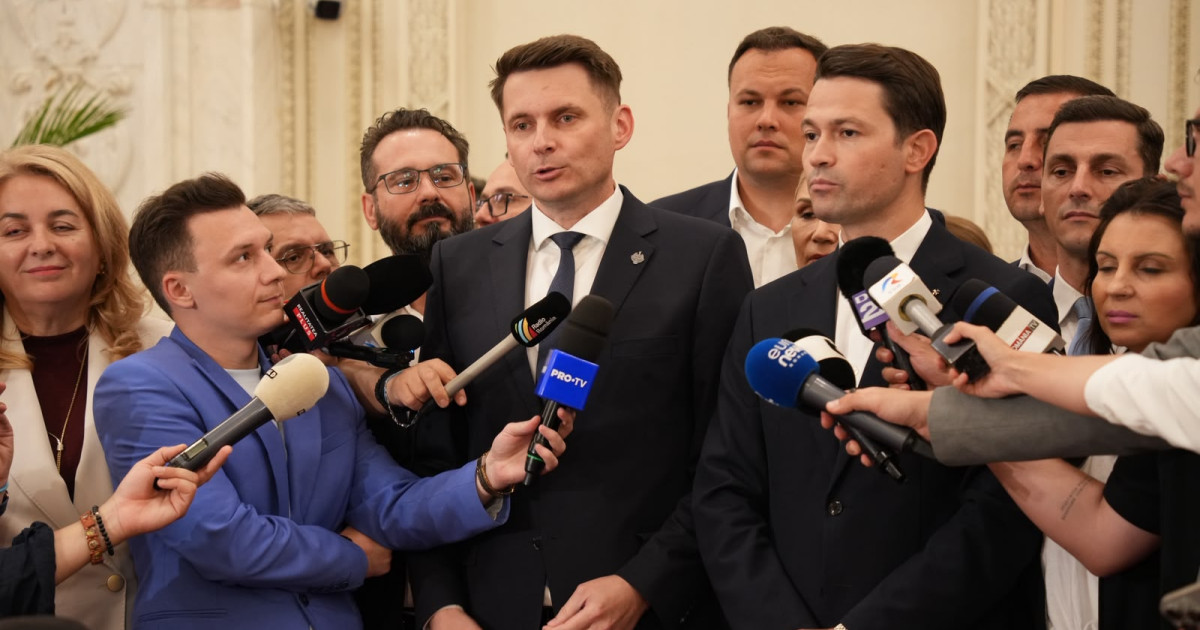 Dan Motreanu și Robert Sighiartău la o conferință de presă